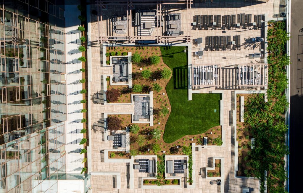Bird’s-eye wide-angle view of sundeck.